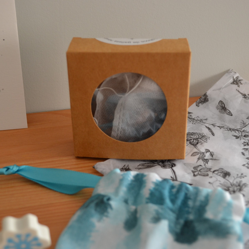 Caja mensual limitada enero, invierno| velas, papelería, regalo original, amigo invisible | Candlely shop